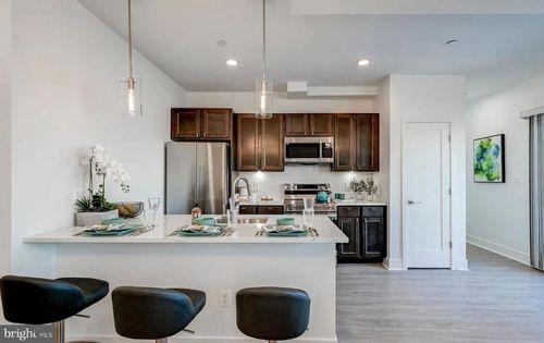 apt-305-601 S Broadway, BALTIMORE, MD, 21231-3881 | Card Image