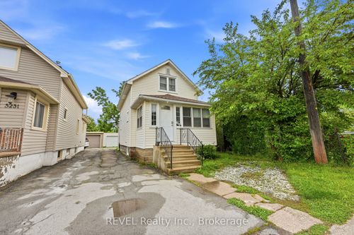 5227 Kitchener St, Niagara Falls, ON, L2G1B4 | Card Image