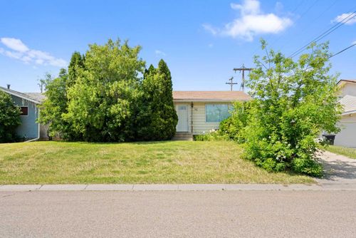 40 Lake Bevan Drive E, Brooks, AB, T1R0L3 | Card Image