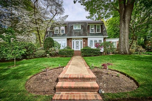 30 Cheswick Rd, Auburndale, MA, 02466-2704 | Card Image