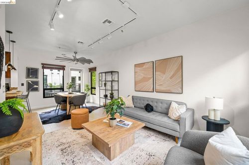 903 Zephyr Dr, Oakland, CA, 94607-1540 | Card Image