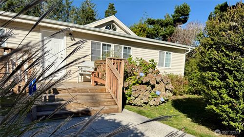 1915 195th St, Long Beach, WA, 98631-7022 | Card Image