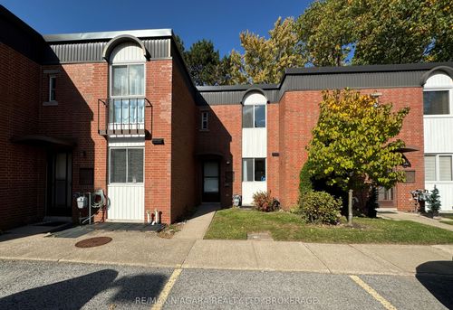67-6476 Huggins St, Niagara Falls, ON, L2J1G9 | Card Image