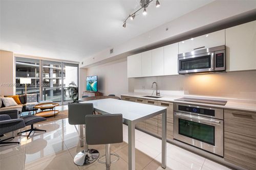 apt-700-1300 Brickell Bay Dr, Miami, FL, 33131-3381 | Card Image