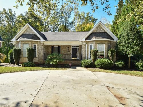 4634 Pebble Lake Dr, Pfafftown, NC, 27040-9276 | Card Image