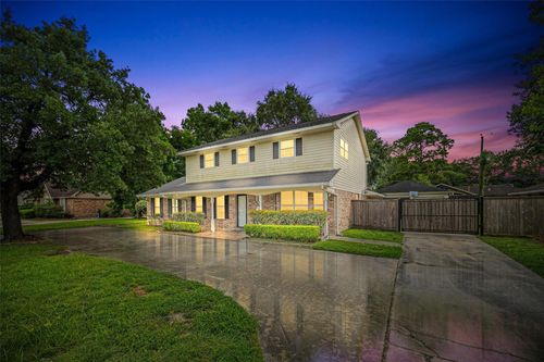 8307 S Braeswood Blvd, Houston, TX, 77071-1220 | Card Image