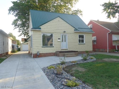 8318 Pinegrove Ave, Parma, OH, 44129-2110 | Card Image