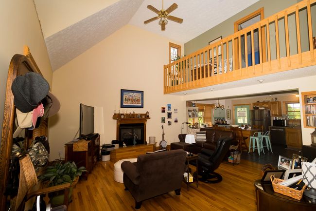 Living Room | Image 18