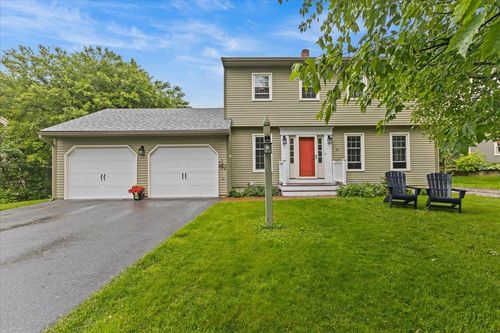 77 Maplewood Dr, Shelburne, VT, 05482-6682 | Card Image