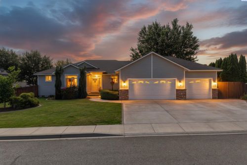 143 Mattis Dr, Richland, WA, 99352-7500 | Card Image