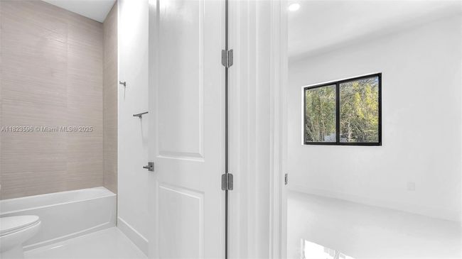 15455 Sw 232 Nd St, House other with 5 bedrooms, 4 bathrooms and null parking in Miami FL | Image 28