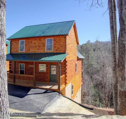 817 String Run Way, Pigeon Forge, TN, 37863 | Card Image