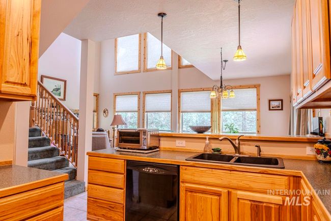 6 Three Point Rd, House other with 4 bedrooms, 3 bathrooms and 2 parking in Cascade ID | Image 10
