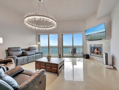 apt-20e-4821 Nasa Pkwy, Seabrook, TX, 77586-6552 | Card Image