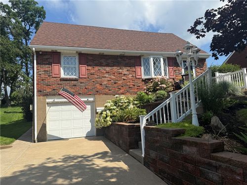 10 Claireview Dr, Carnegie, PA, 15106-3814 | Card Image