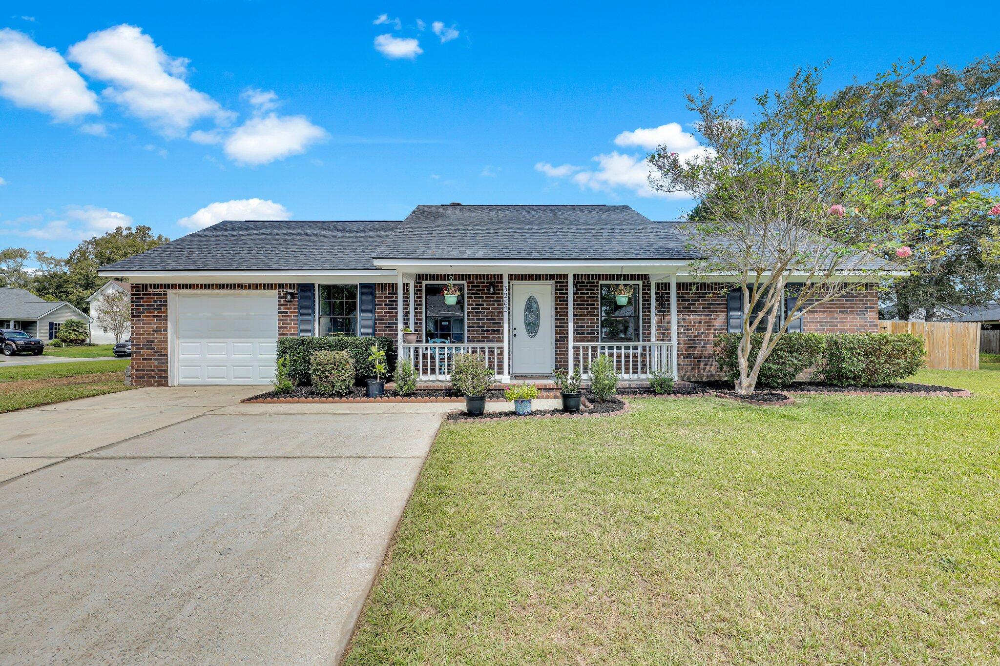 Heaton Dr, Ladson, SC 29456