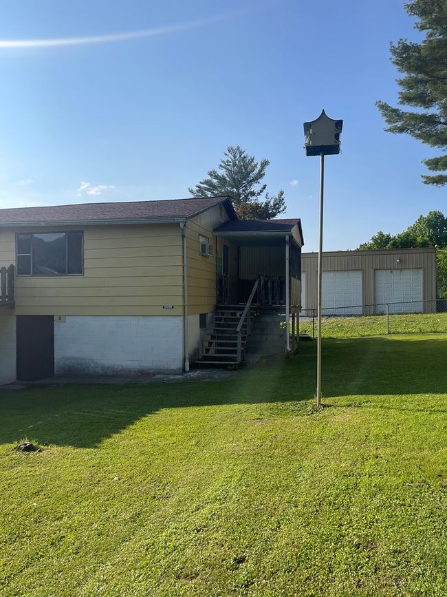 back of garage/steps to apartment | Image 20