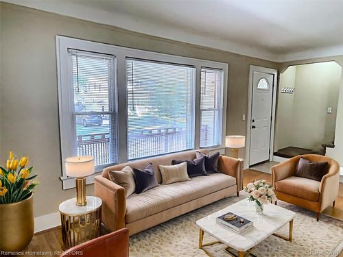 571 W Saratoga St, Ferndale, MI, 48220-3339 | Card Image