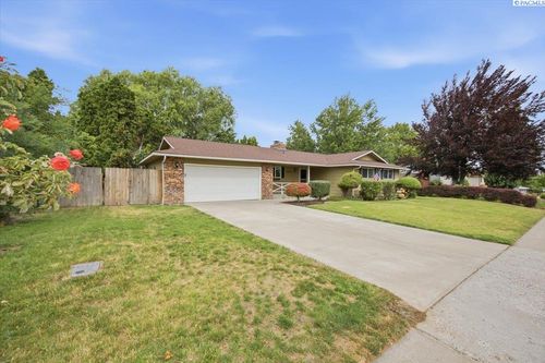 1602 S Quillan St, Kennewick, WA, 99338-2245 | Card Image