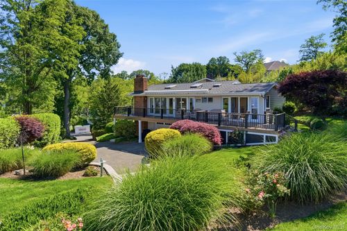 54 Westview Road, Huntington, NY, 11768 | Card Image