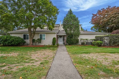 995 Williamsburg Cir, Warwick, RI, 02886-1744 | Card Image