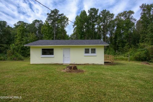 705 Riggs Rd, Hubert, NC, 28539-4045 | Card Image