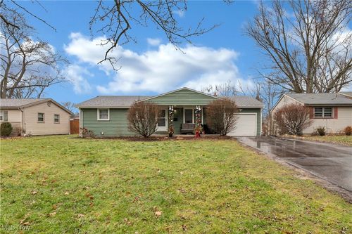 1726 Lancaster Dr, Youngstown, OH, 44511-1039 | Card Image