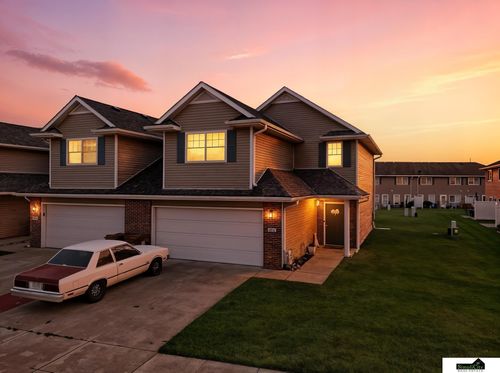 6011 Windhaven Dr, Lincoln, NE, 68512-2116 | Card Image