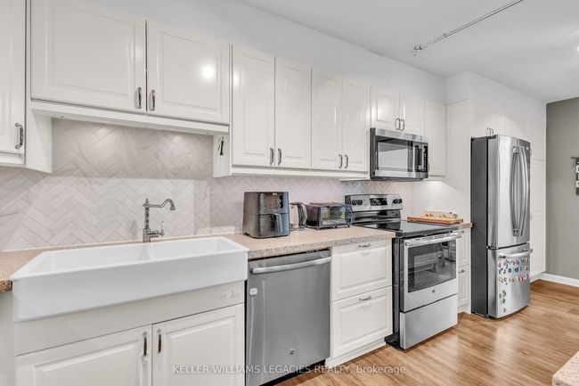 2001 - 1 Massey Sq, Condo with 2 bedrooms, 1 bathrooms and null parking in East York ON | Image 6