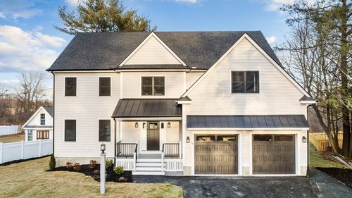 395 Vernon St, Wakefield, MA, 01880-1134 | Card Image
