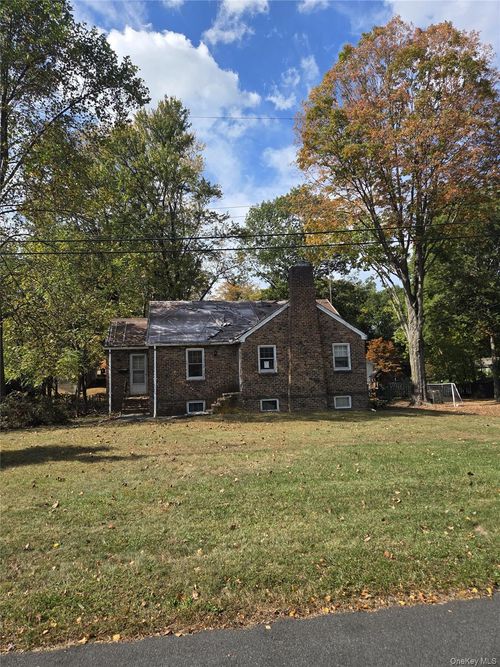 5 Oak St, New City, NY, 10956-6212 | Card Image