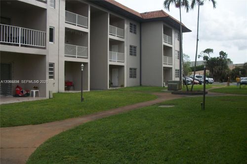 a24-13900 Lake Placid Ct, Miami Lakes, FL, 33014-3072 | Card Image