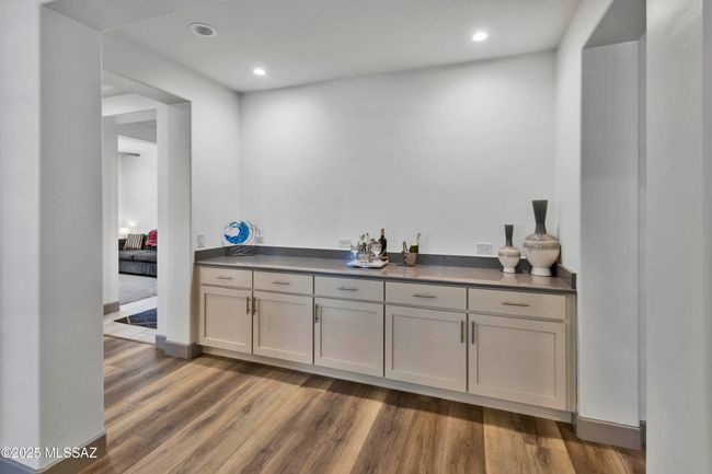 Large Bar Area | Image 13