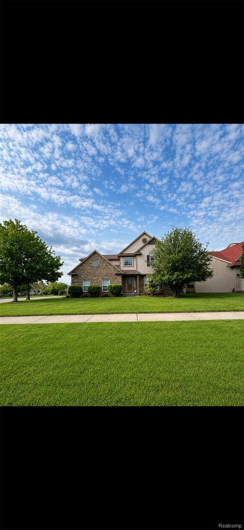 8366 Sherwood Dr, Grand Blanc, MI, 48439-8391 | Card Image