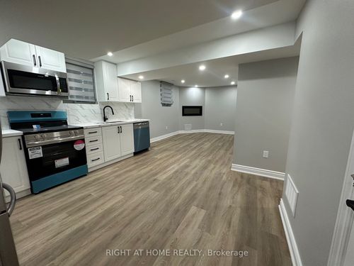 lower-906 Farmstead Dr, Milton, ON, L9T8J5 | Card Image