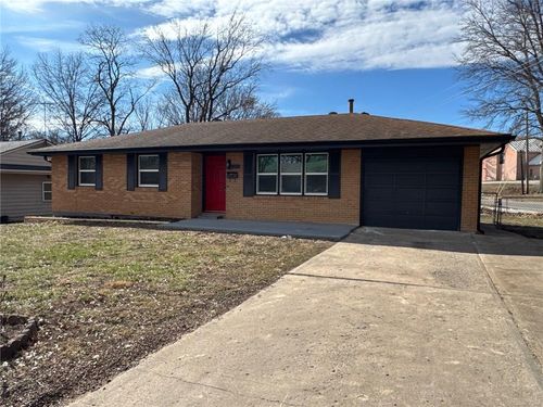 17293 E Cheyenne Dr, Independence, MO, 64056-1801 | Card Image