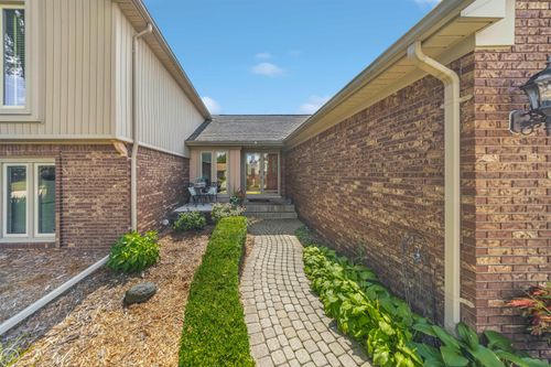 15492 S Royal Doulton Blvd, Clinton Township, MI, 48038-5715 | Card Image