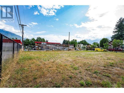 310 2nd St W, Revelstoke, BC, V0E2S1 | Card Image