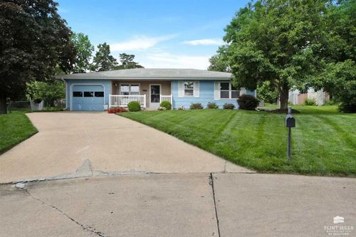 2005 Deerfield Square, Manhattan, KS, 66503 | Card Image