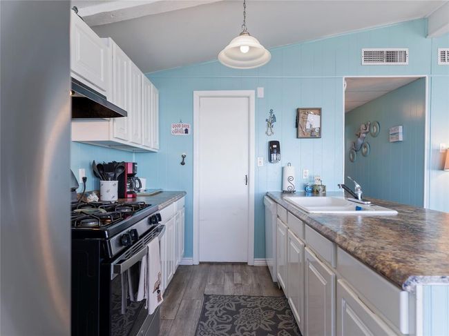 327 Bayshore Dr, House other with 3 bedrooms, 3 bathrooms and null parking in Palacios TX | Image 5