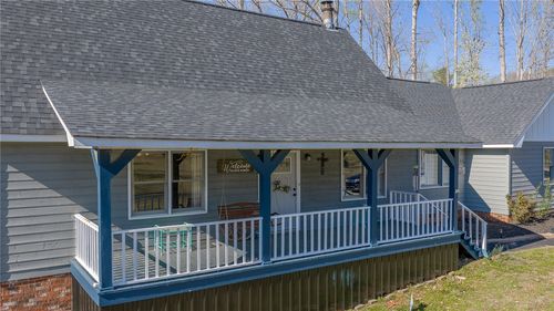 390 Tranquil Dr, Laurens, SC, 29360-8831 | Card Image