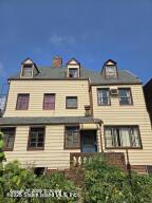137 Bay 11th St, Brooklyn, NY, 11228-3728 | Card Image