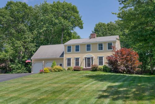31 Pine Ledge Dr, Scarborough, ME, 04074-8864 | Card Image