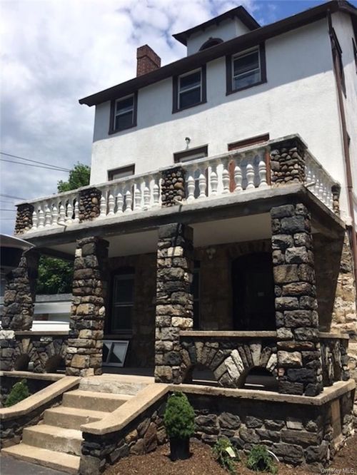 1-3 Maiden Ln, Pleasantville, NY, 10570-3275 | Card Image
