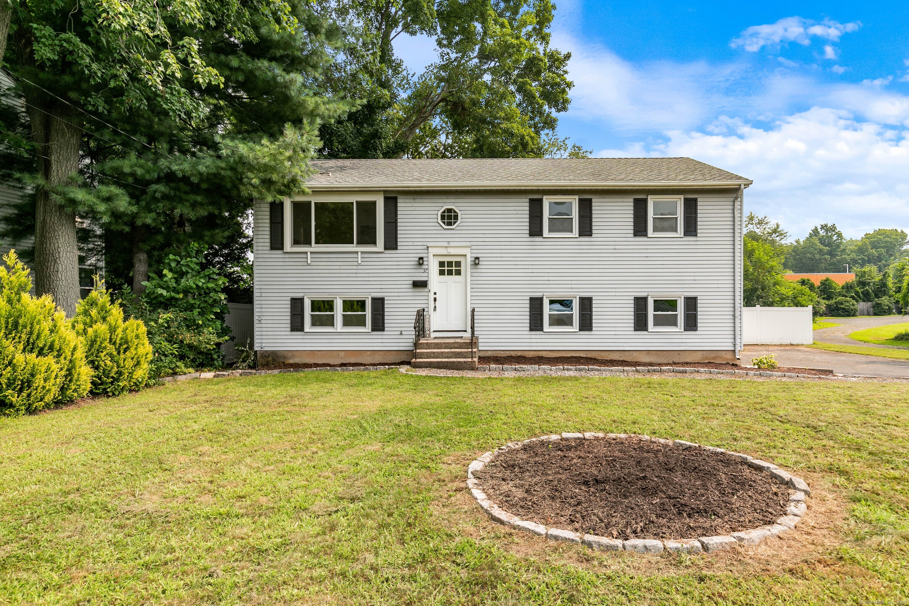 Daley St, Bristol, CT 06010