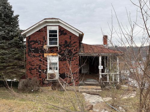 820 Girard Ave, Clifton Forge, VA, 24422-1026 | Card Image