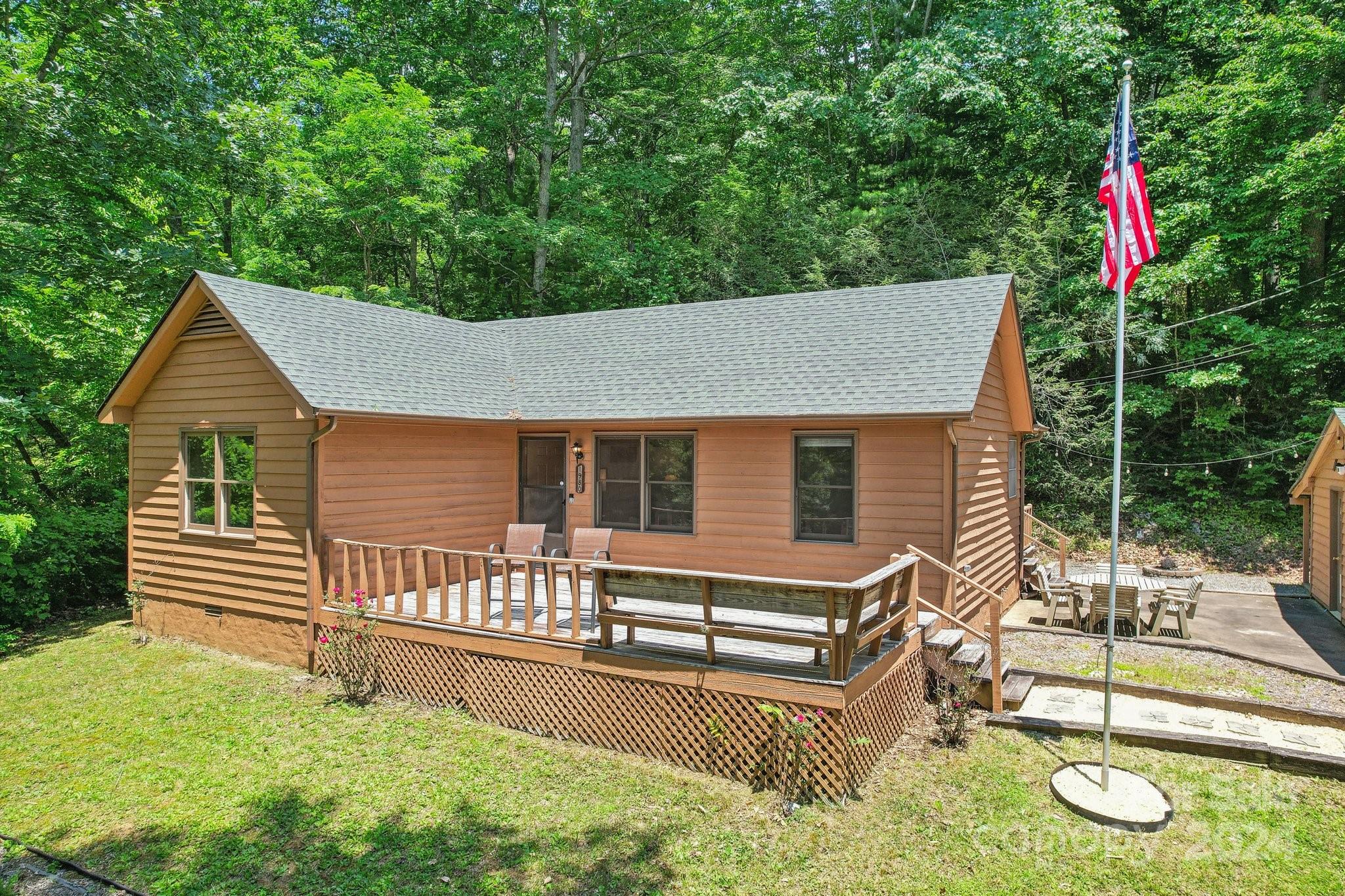 Davis Mountain Rd, Hendersonville, NC 28739
