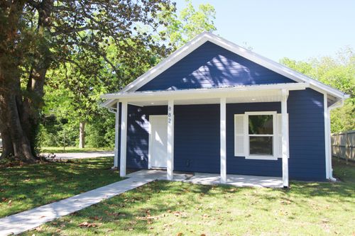 882 W Orange Ave, DeFuniak Springs, FL, 32435-2141 | Card Image