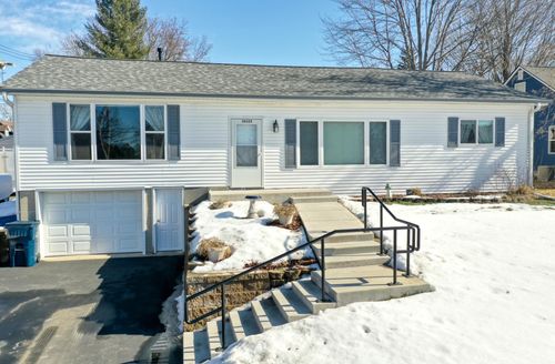 30325 Elm St, Lindstrom, MN, 55045-9406 | Card Image