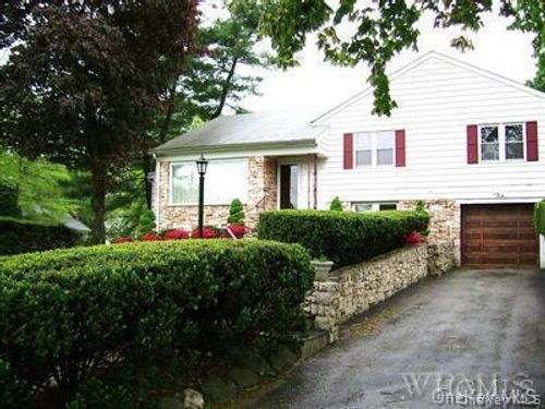 66 Laron Dr, New Rochelle, NY, 10804-1437 | Card Image